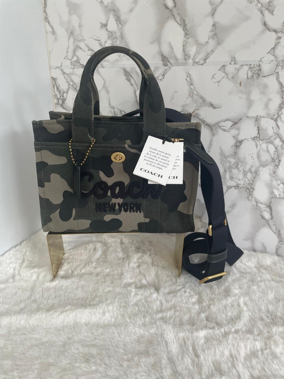 Bolsa tote Coach Cargo con estampado de camuflaje. Tamaño mediano