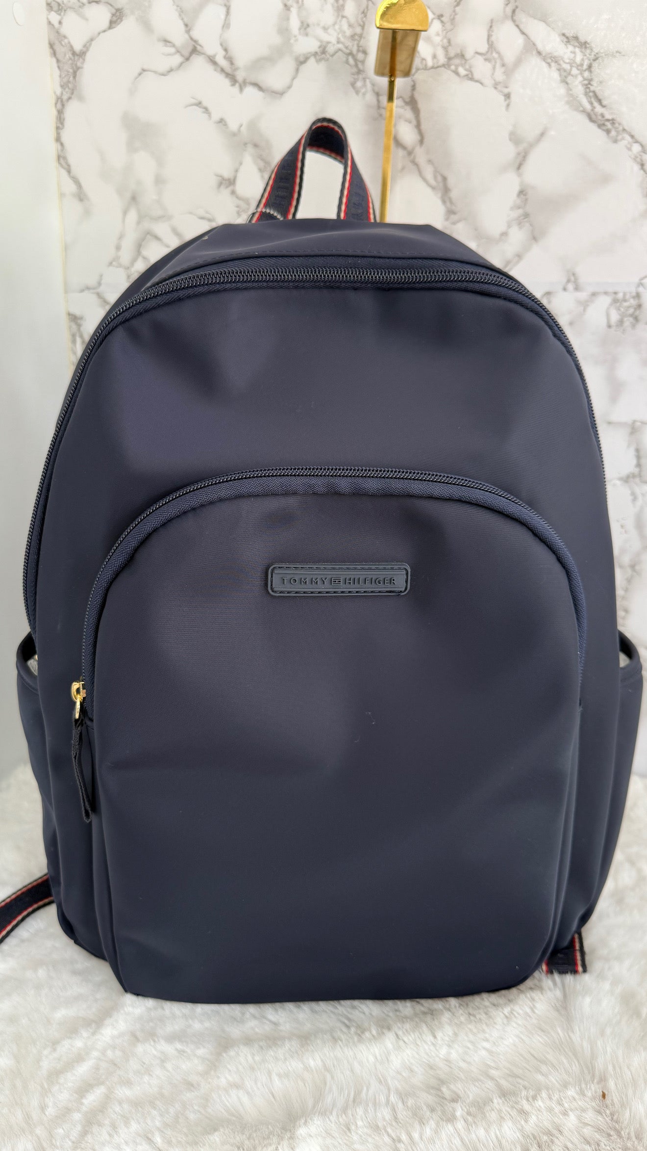 Mochila grande tipo nylon marca Tommy Hilfiger