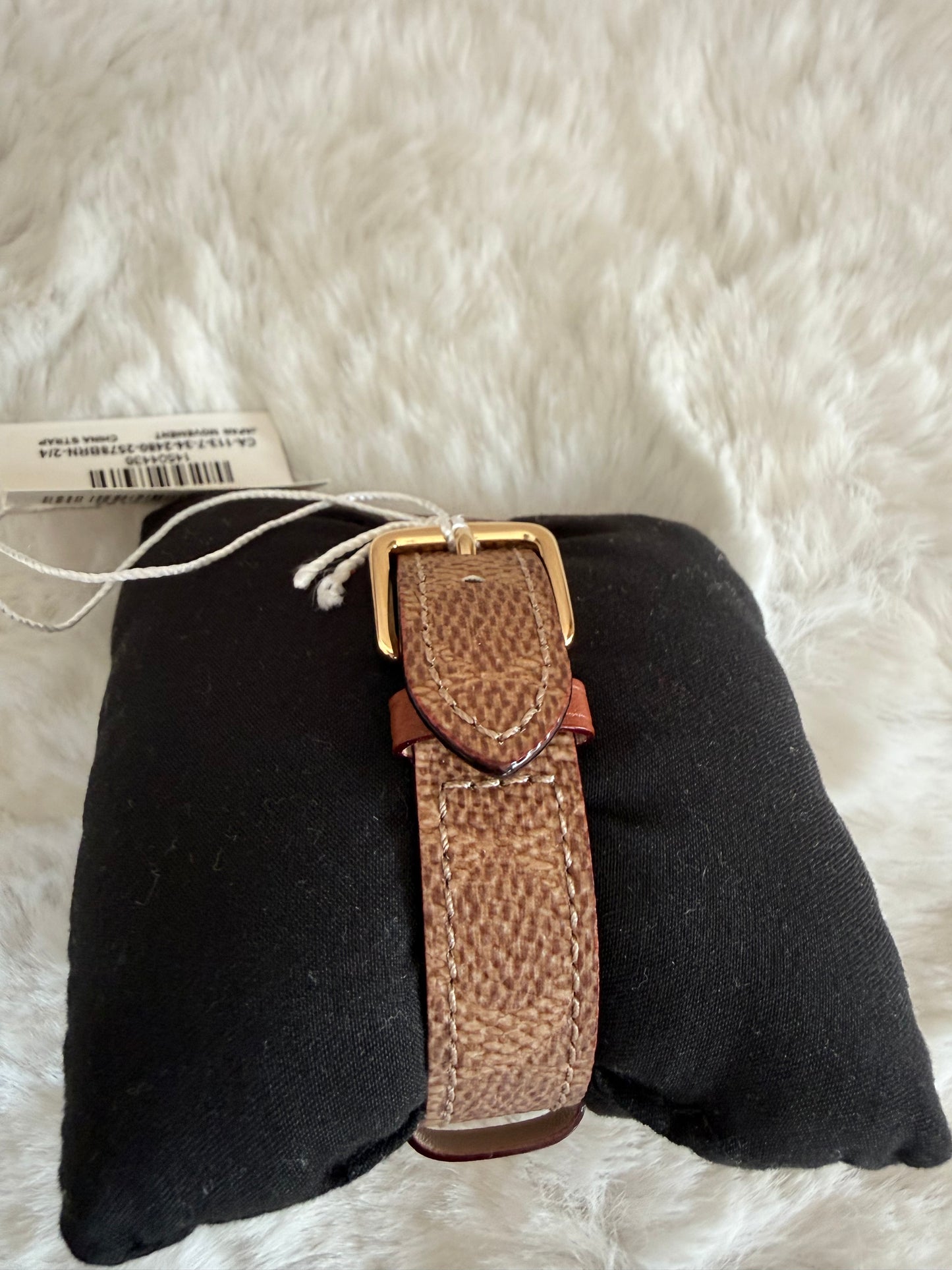 Reloj de dama cafe grabado marca Coach