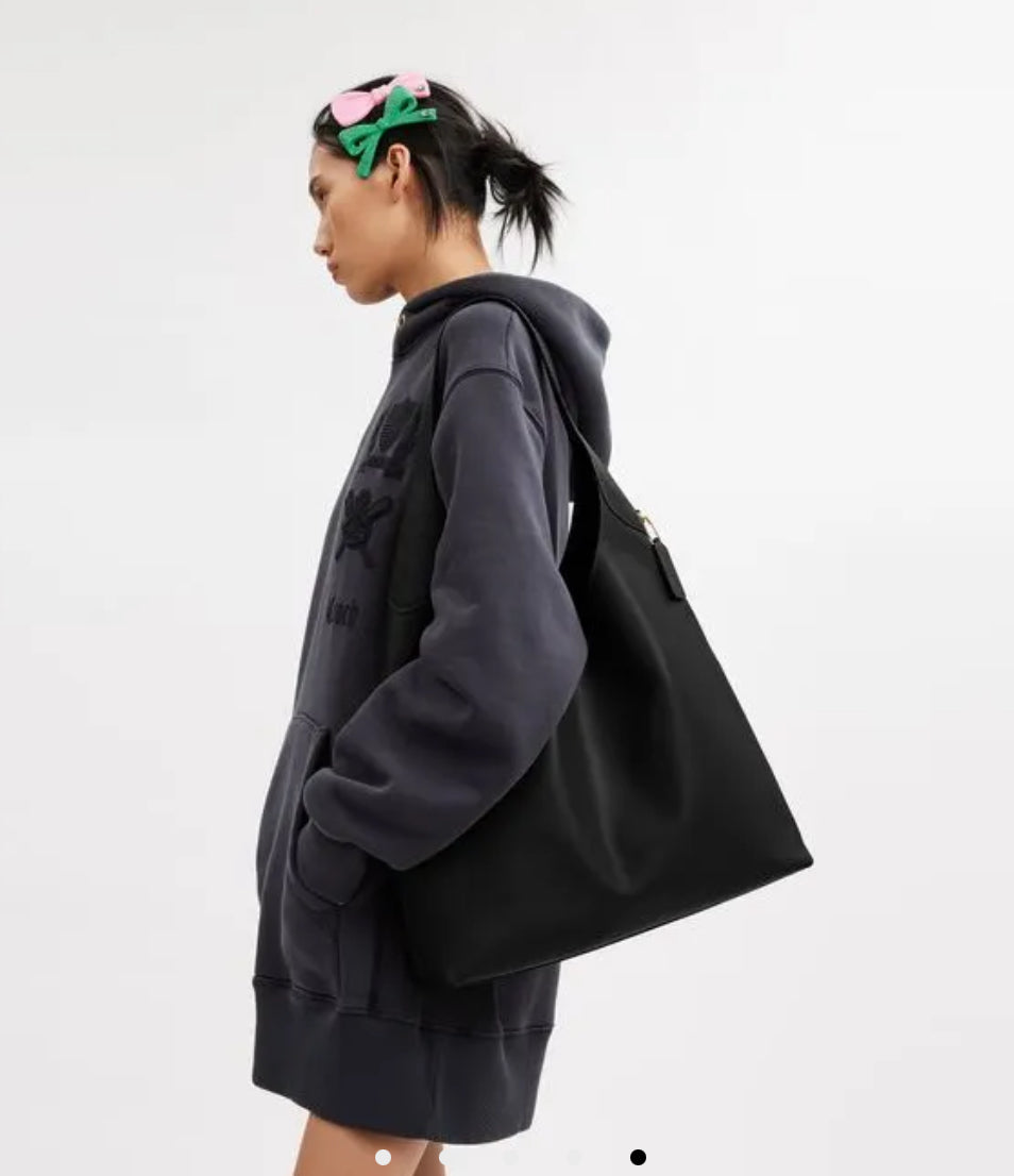 Bolsa Shoulder Bag Brooklyn 39 color negro marca Coach