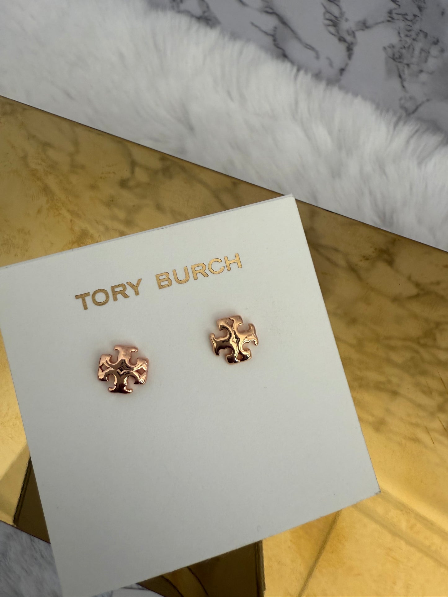 Aretes logo pequeño marca Tory Burch