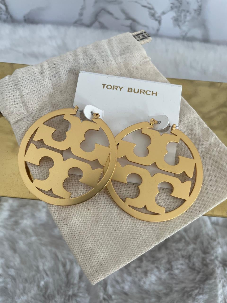 Aretes grandes marca Tory Burch