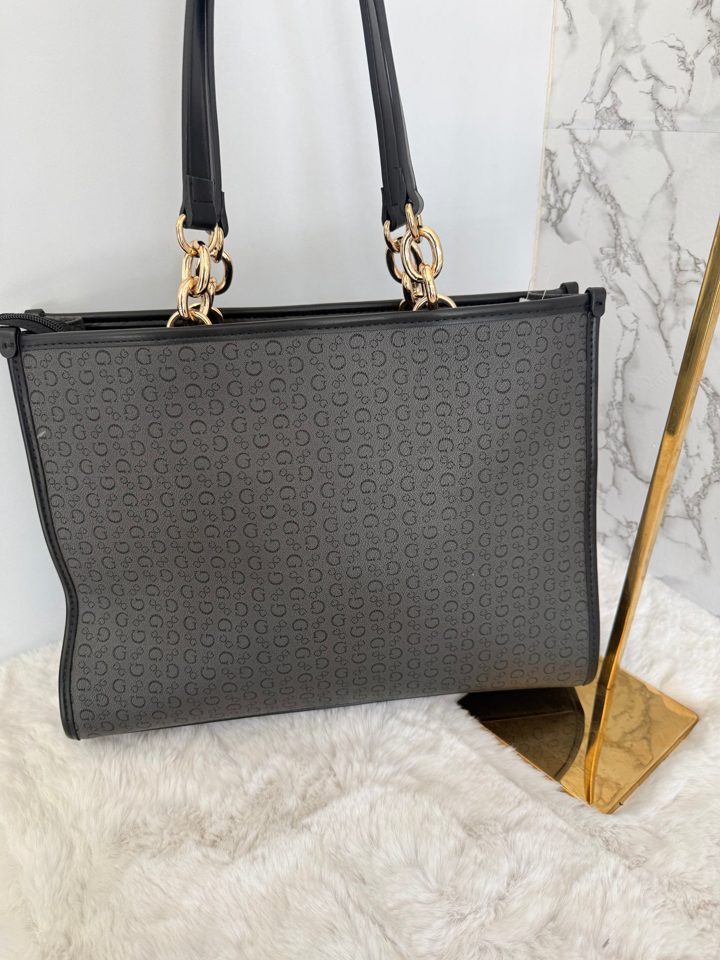 Bolsa tote Guess negra grande grabada