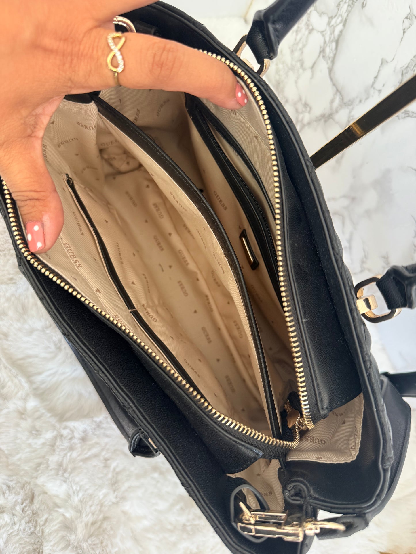 Bolsa Guess mediana tipo piel