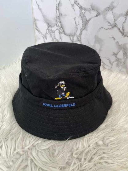 Gorro (bucket hat) marca Karl Lagerfeld