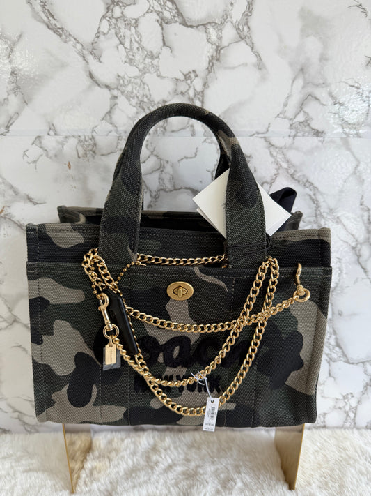 Bolsa tote Coach Cargo con estampado de camuflaje. Tamaño chico