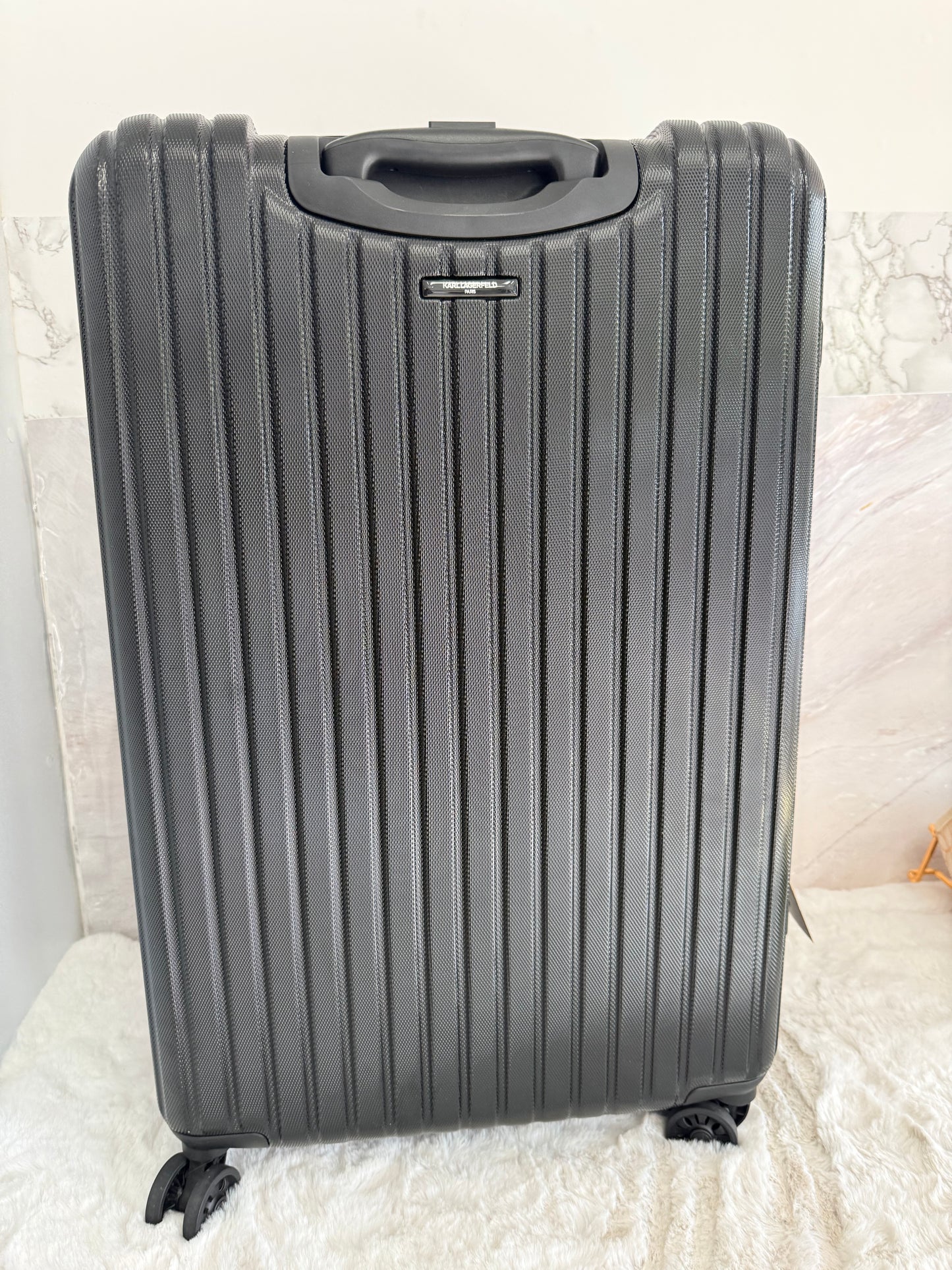 Maleta grande 25 kgs negra marca Karl Lagerfeld