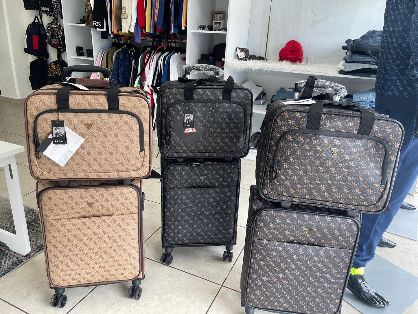 MALETAS VIAJERA JUEGO DE 2 PIEZAS MARCA GUESS