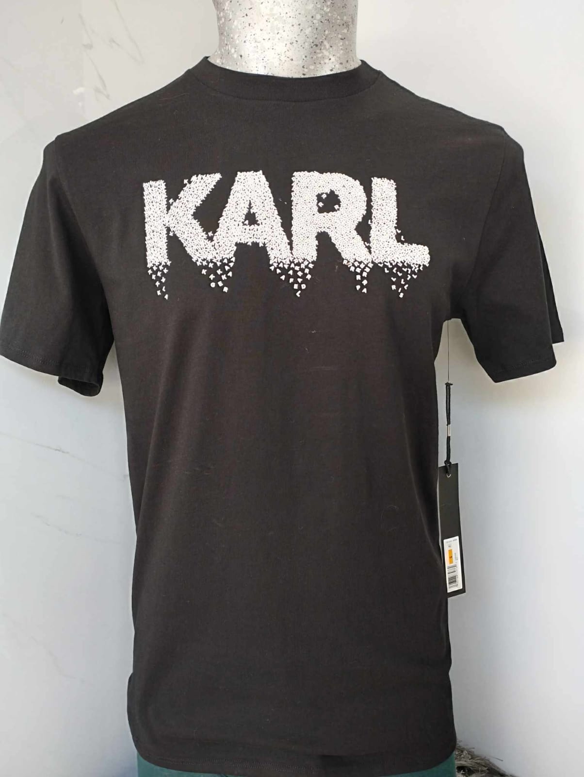 Playera de caballero marca Karl Lagerfeld