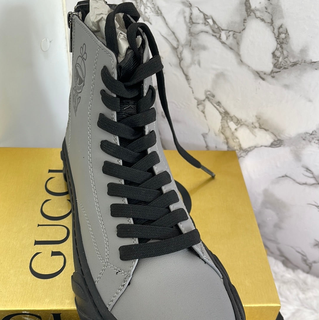 Tenis tipo bota para caballero marca Karl Lagerfeld