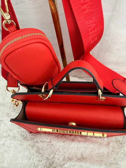 Bolsa chica con letras en piedras marca Steve madden