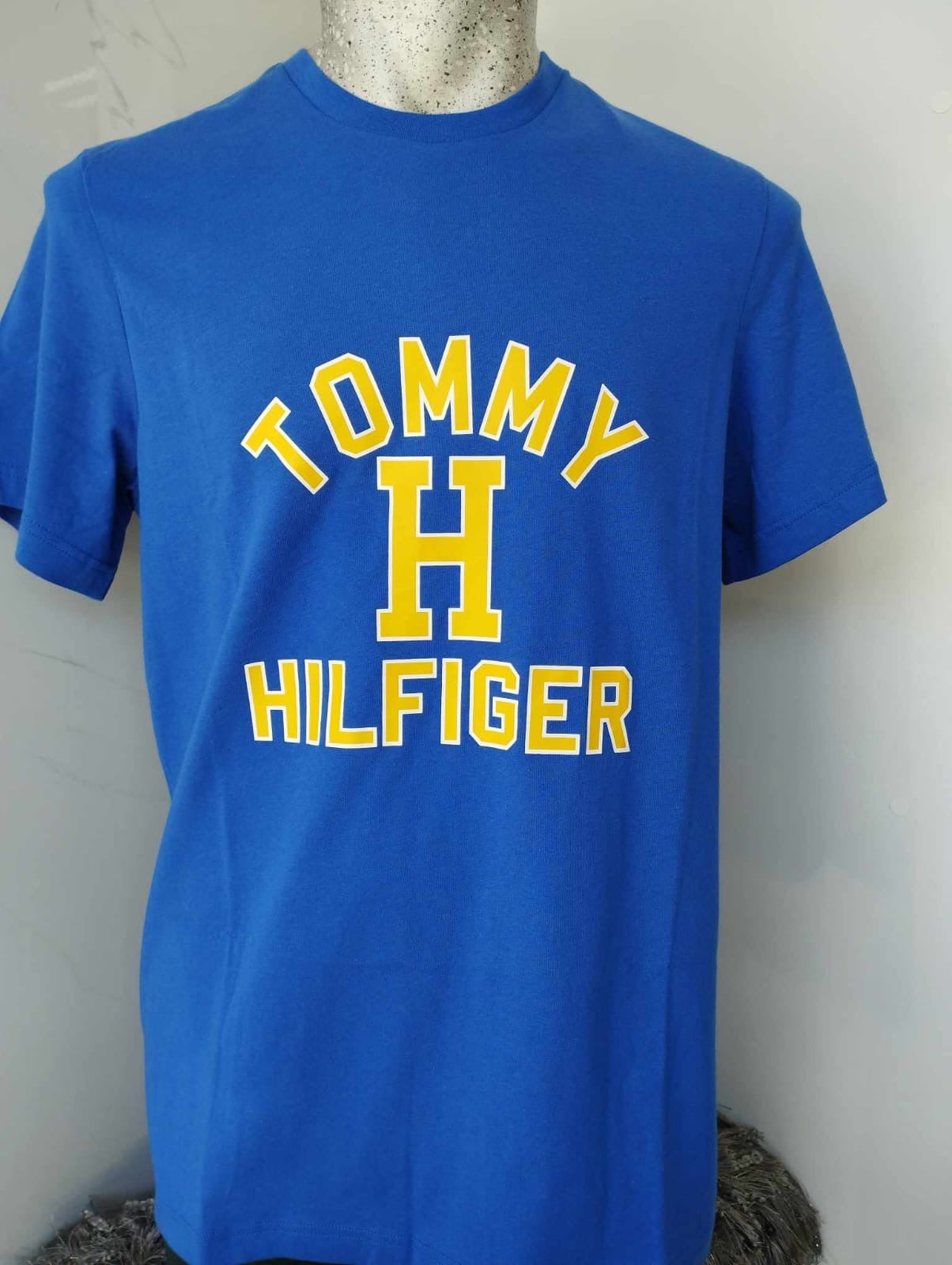 Playera de caballero marca Tommy Hilfiger