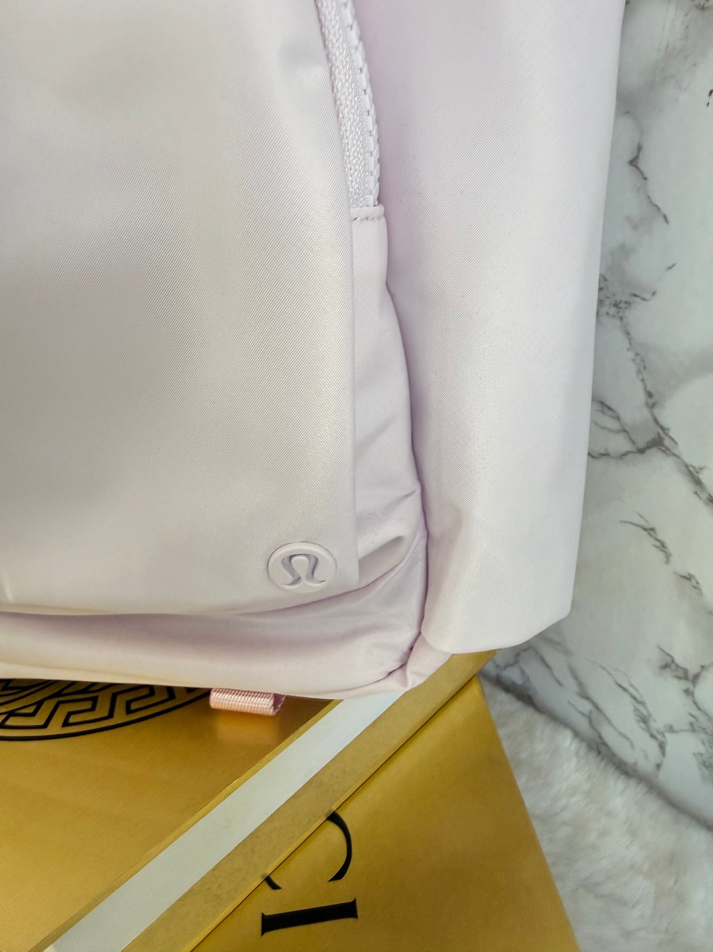 Mochila grande rosa claro marca Lululemon