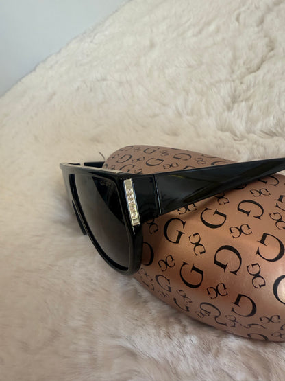 Lentes negro marca Guess con estuche de bolsa