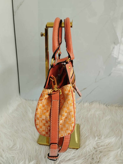 Bolsa chica crossbody naranja marca Guess