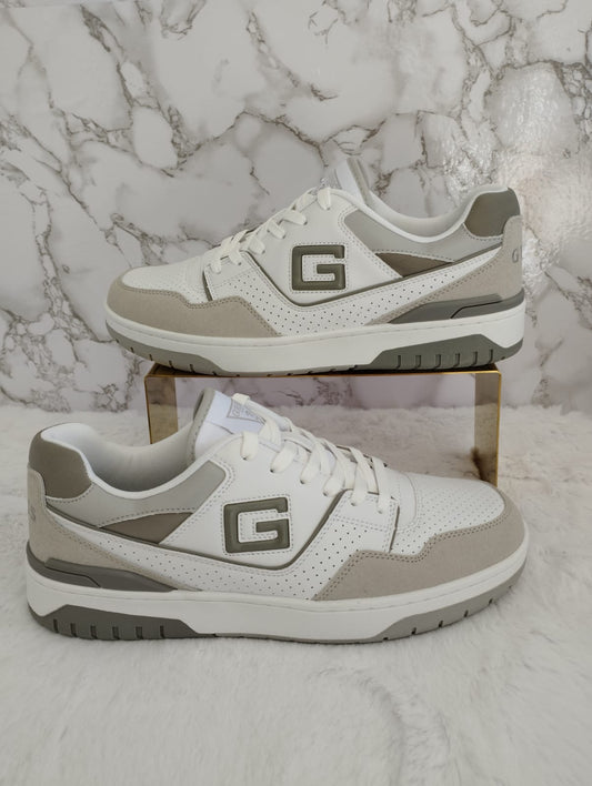 Tenis para caballero color blanco tipo piel marca Guess