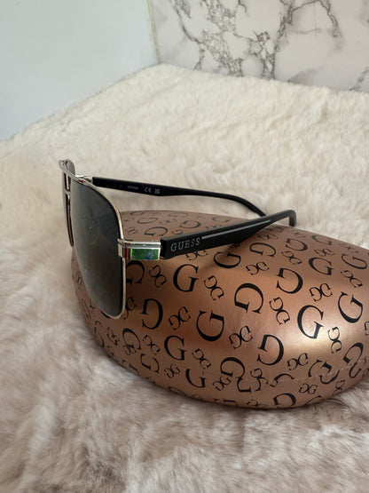 Lentes marca Guess con estuche de bolsa