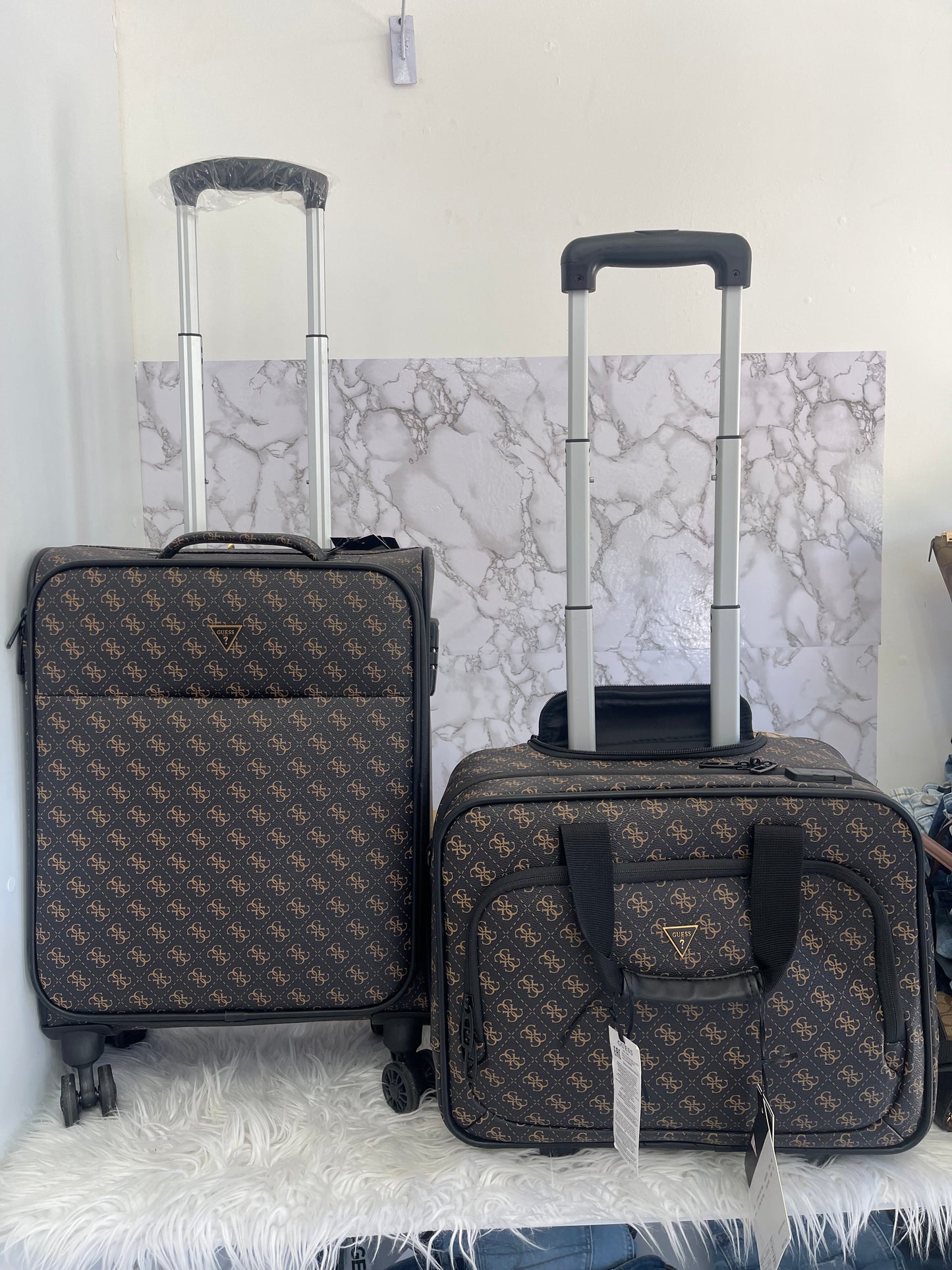 MALETAS VIAJERA JUEGO DE 2 PIEZAS MARCA GUESS