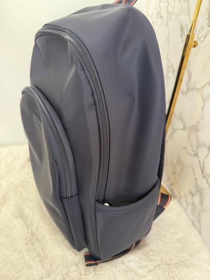Mochila grande tipo nylon marca Tommy Hilfiger