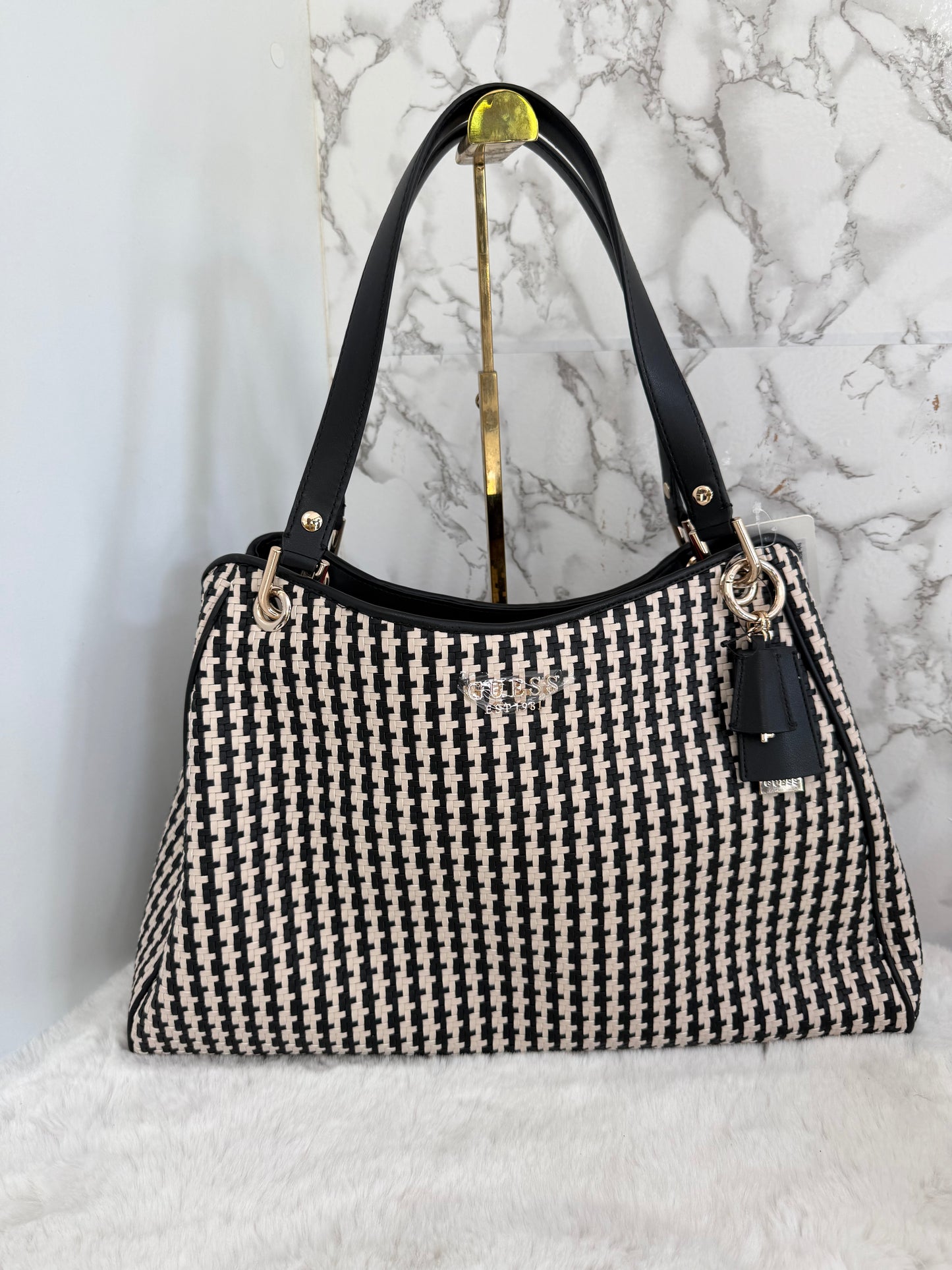 Bolsa grande en tela marca Guess