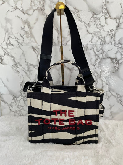 Bolsa chica tipo lona tote marca Marc Jacobs