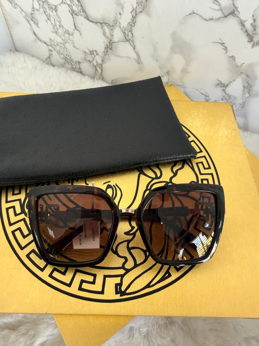 Lentes de dama marca Guess con estuche de bolsa