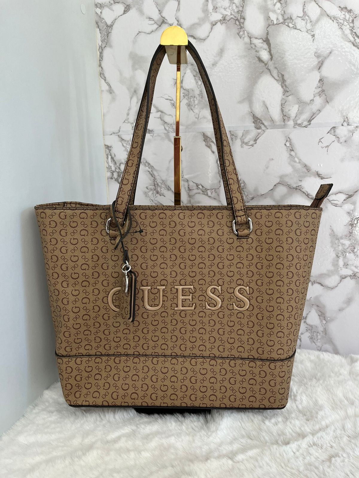 Bolsa grande clásica marca Guess