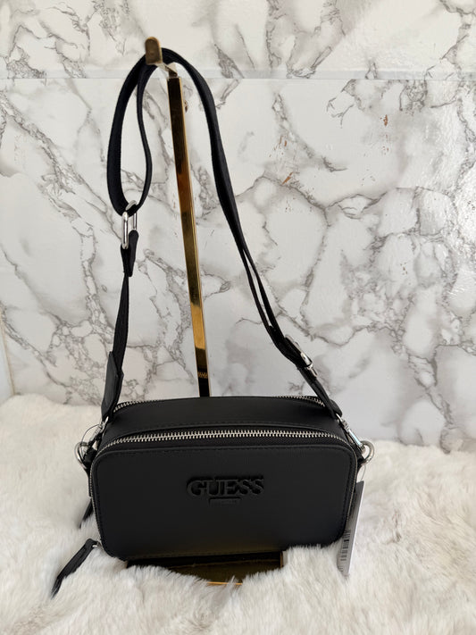 Bolsa negra doble cierre tipo crossbody marca Guess