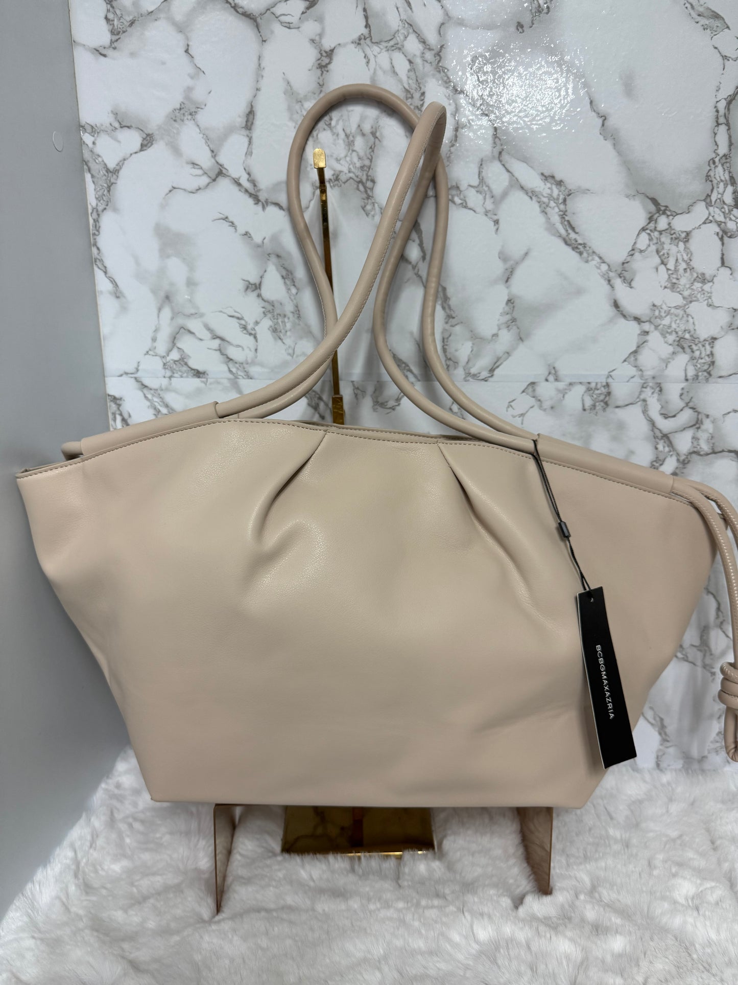Bolsa grande tipo piel marca BCBG