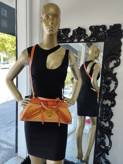 Bolsa chica crossbody naranja marca Guess