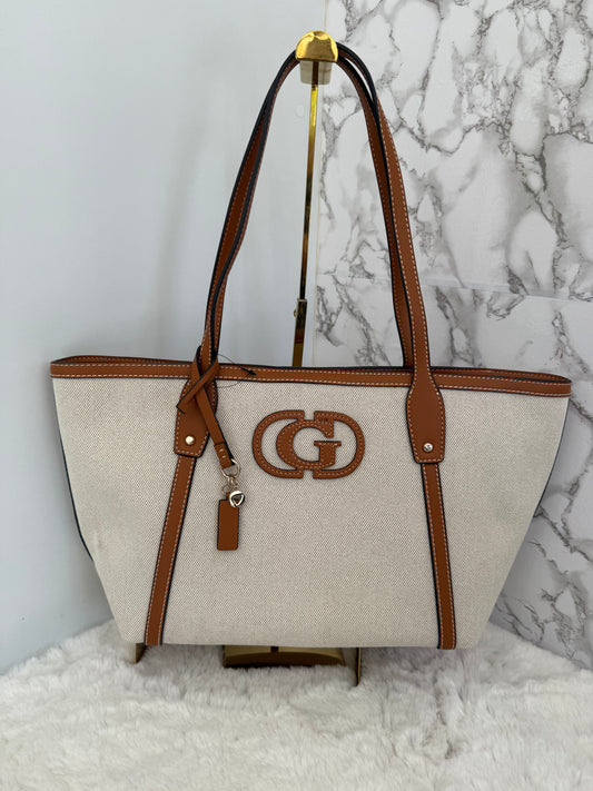 Bolsa grande en tela marca Guess no outlet