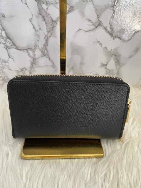 Cartera negra marca Michael Kors