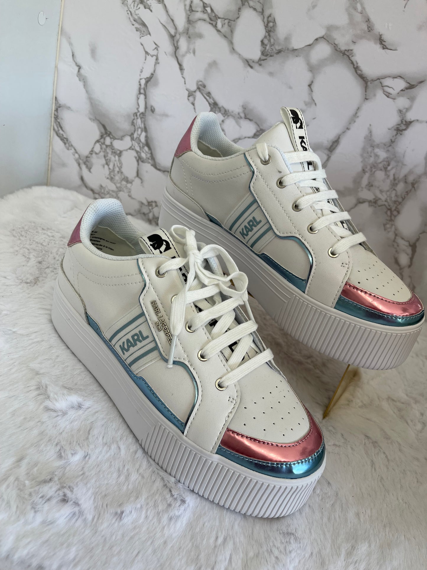 Tenis de dama marca Karl Lagerfeld