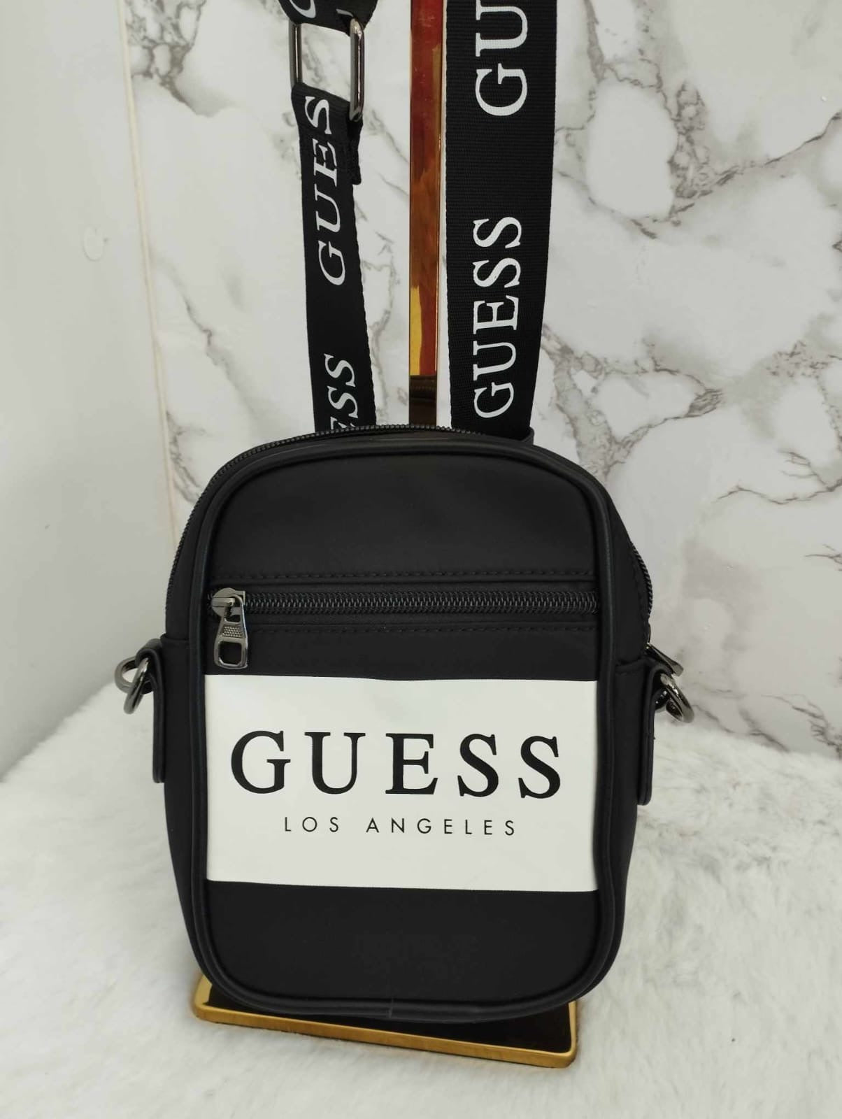 Bolso de caballero marca Guess tipo nylon