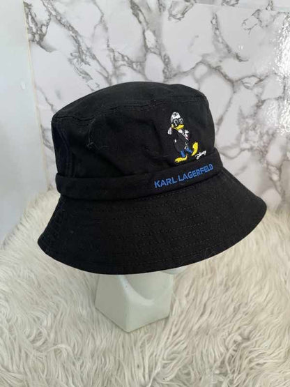 Gorro (bucket hat) marca Karl Lagerfeld