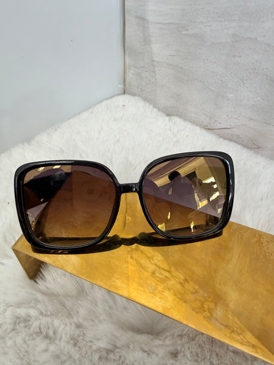 Lentes de dama marca Kurt Geiger con estuche de bolsa