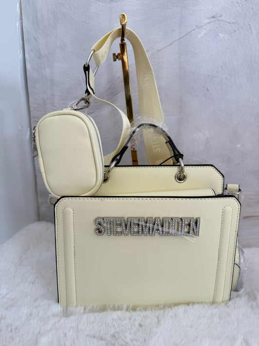 Bolsa chica con letras en piedras marca Steve madden