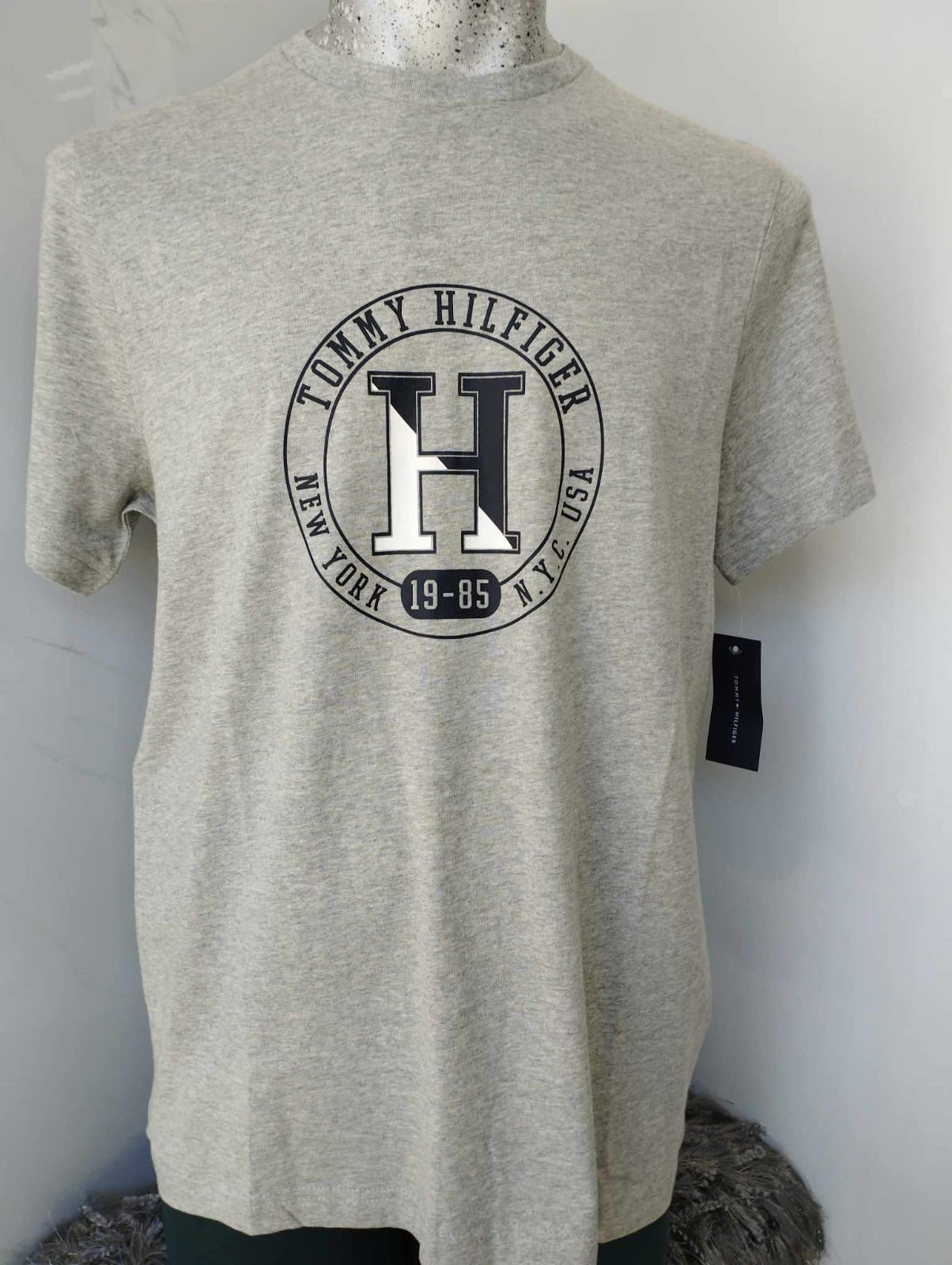 Playera de caballero marca Tommy Hilfiger