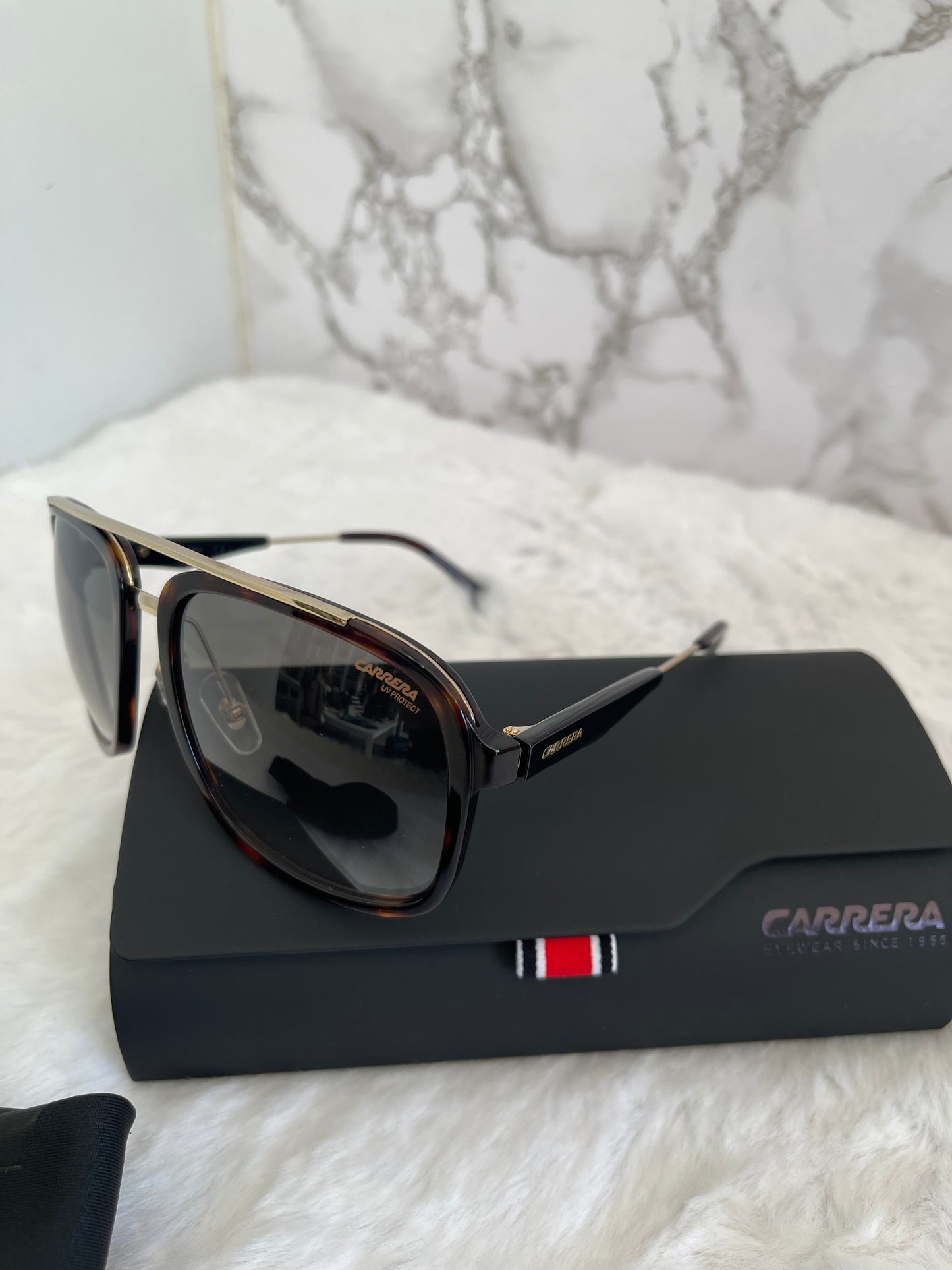 Lentes de caballero marca Carrera