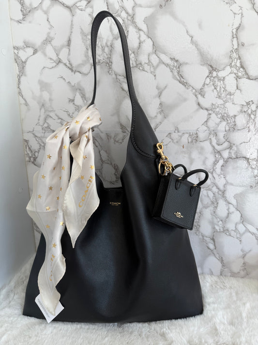 Bolsa Shoulder Bag Brooklyn 39 color negro marca Coach