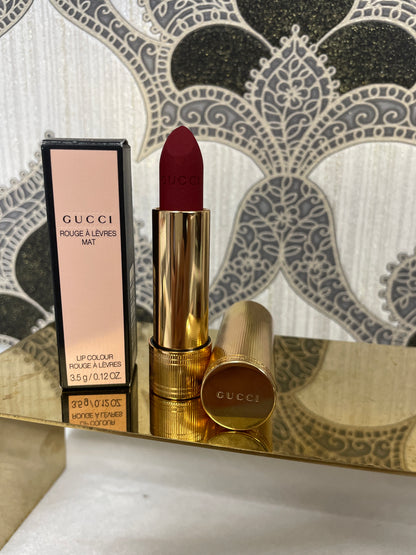 Gucci Rouge a levres mat 504 myra crimson