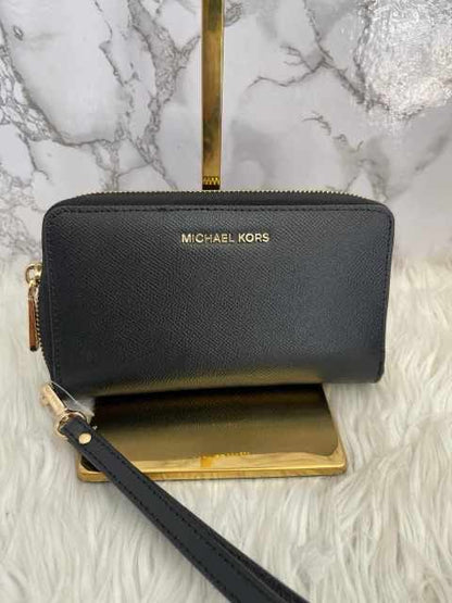 Cartera negra marca Michael Kors