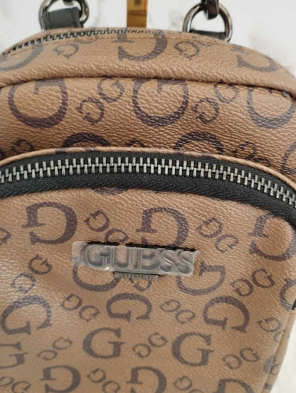 Bolso de caballero (mariconera) marca Guess tipo piel tamaño chico