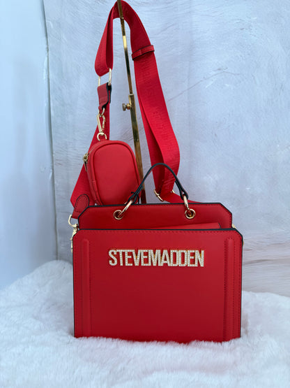 Bolsa chica con letras en piedras marca Steve madden