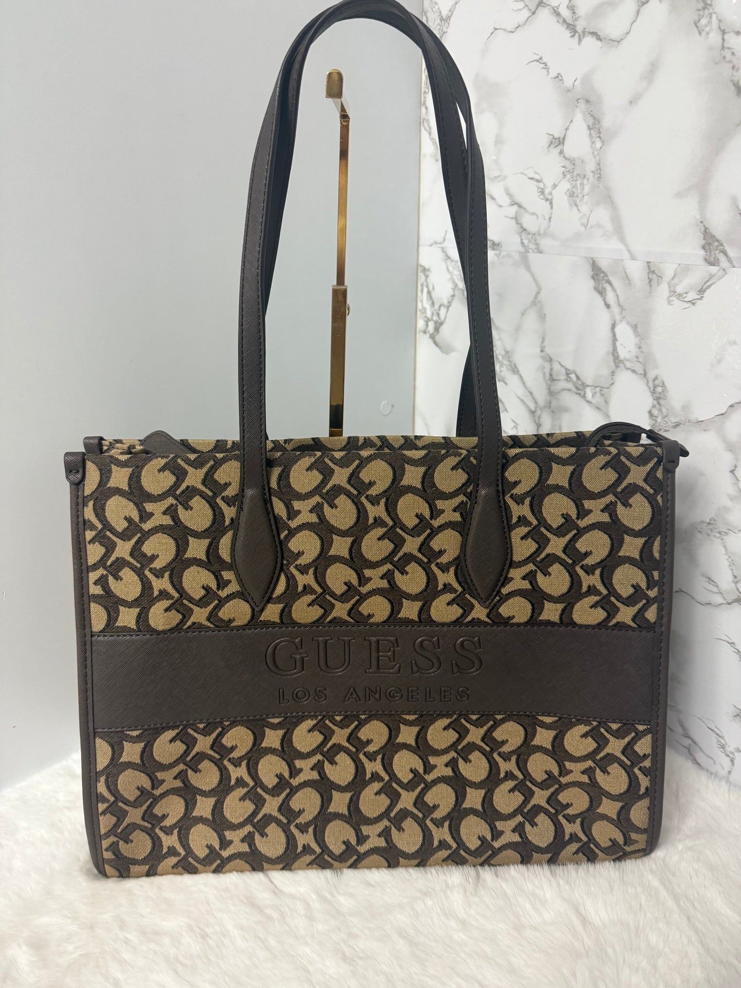 Bolsa tipo tote en tela marca Guess