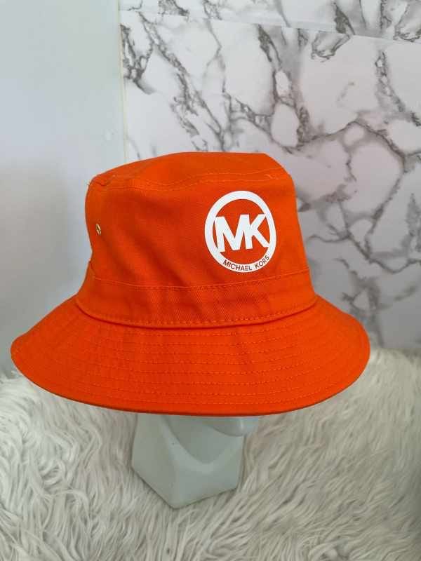 Gorro (bucket hat) marca Michael Kors