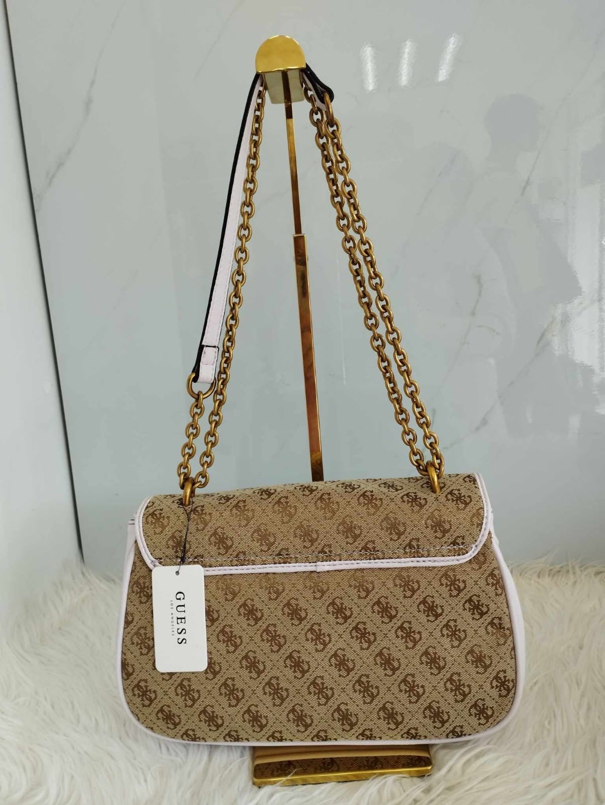 Bolsa crossbody tipo tela marca Guess