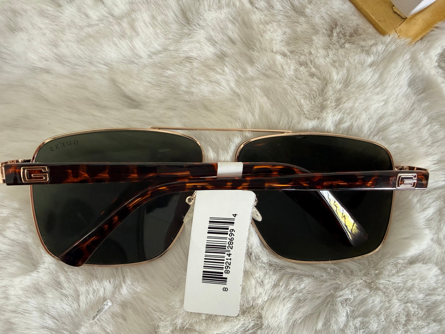 Lentes armazon dorado marca Guess con estuche de bolsa