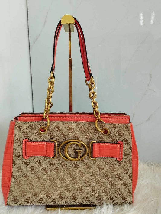 Bolsa naranja con nude en tela marca Guess