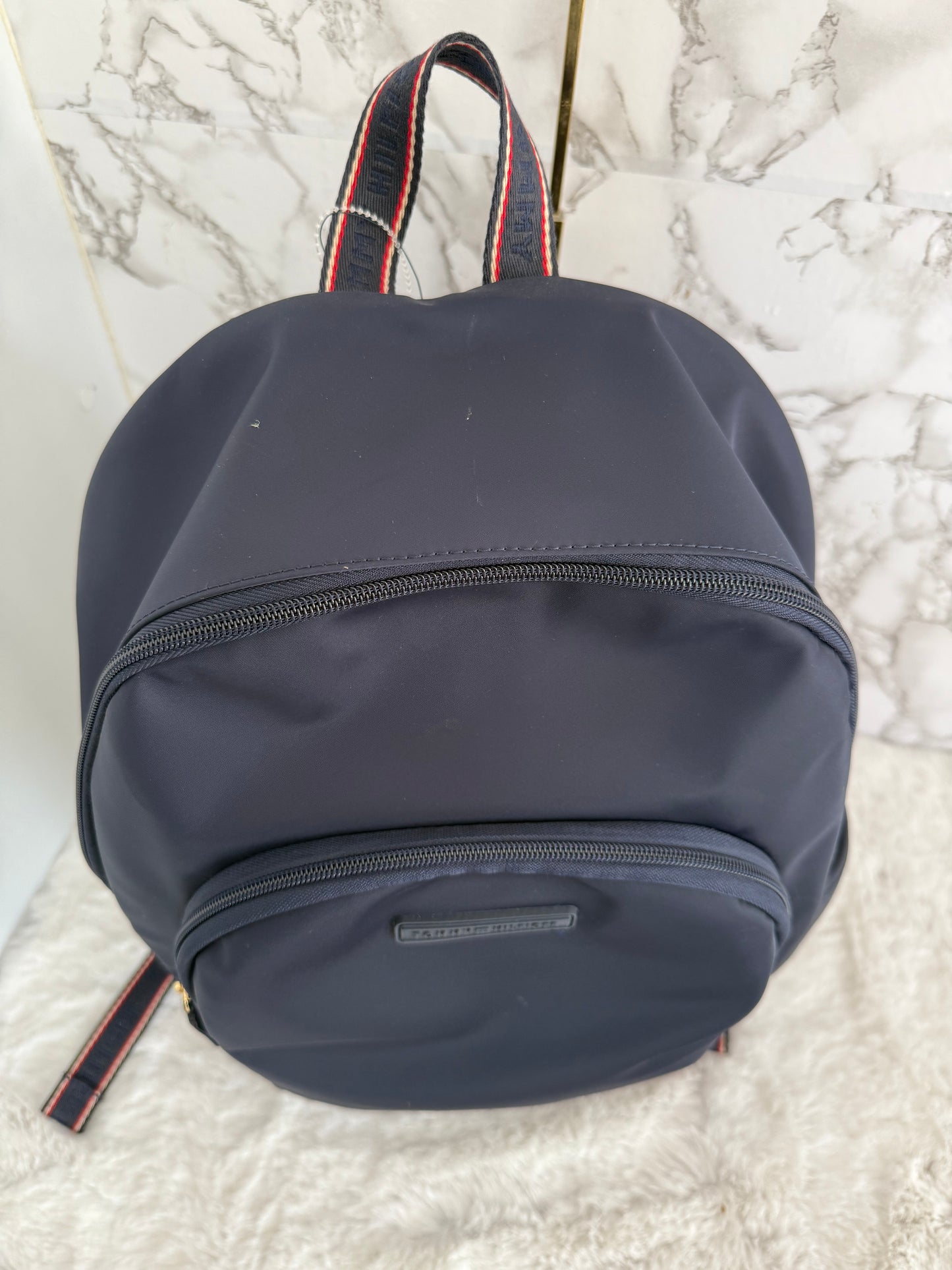 Mochila grande tipo nylon marca Tommy Hilfiger